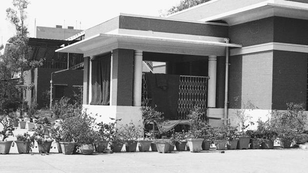 The VIP enclosure at New Delhi Railway Station, where Begum Wilayat Mahal lived with her son and daughter for ten years, as seen on May 06, 1985. She was subsequently allotted the Malcha Mahal residence by the government. (Ajit Kumar / HT Archives) The VIP enclosure at New Delhi Railway Station, where Begum Wilayat Mahal lived with her son and daughter for ten years, as seen on May 06, 1985. She was subsequently allotted the Malcha Mahal residence by the government. (Ajit Kumar / HT Archives)