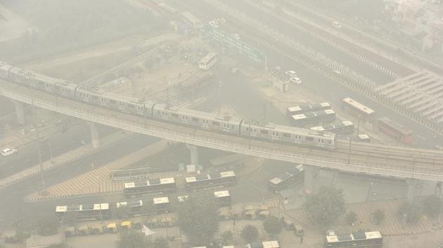 The Central Pollution Control Board’s air quality index (AQI) stood at 468, the severe category, on Tuesday. (Virendra Singh Gosain/HT PHOTO) The Central Pollution Control Board’s air quality index (AQI) stood at 468, the severe category, on Tuesday. (Virendra Singh Gosain/HT PHOTO)