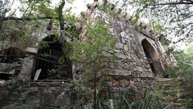 Malcha Mahal is known as undoubtedly mysterious and one of the most haunted places In India.(Sanchit Khanna / HT Photo)