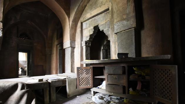 The medieval monument had four to five arched chambers that had no doors and windows and could hardly be called rooms. (Sanchit Khanna / HT Photo) The medieval monument had four to five arched chambers that had no doors and windows and could hardly be called rooms. (Sanchit Khanna / HT Photo)