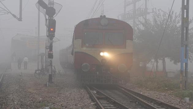 A train from Jalandhar to Pathankot finding its way amid dense fog in Jalandhar on Tuersday. (Pardeep Pandit/HT )