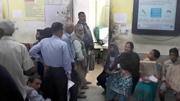 Patients wait for doctors on the second day of doctors’ strike in Jaiupr on Tuesday. (Prabhakar Sharma) Patients wait for doctors on the second day of doctors’ strike in Jaiupr on Tuesday. (Prabhakar Sharma)