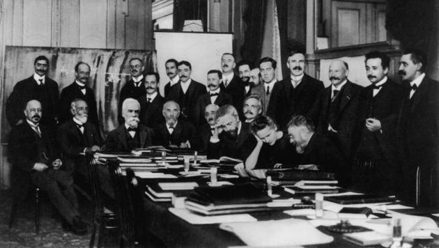 The international physics conference convened in Brussels by Belgian chemical magnate Ernest Solvay, 1911. Perhaps the most formidable gathering of scientists ever, most are Nobel laureates. Marie Curie is the only woman in the gathering. Left to right standing: Victor Goldschmidt, Max Planck, Rubens, Somerfeld, Lindemann, Louis Victor De Broglie, Knudsen, Hasenohrl, Hostelet, Herzen, James Hopwood Jeans, Ernest Rutherford, Heike Kamerlingh-Onnes, Albert Einstein, Paul Langevin. Left to right seated at table: Walther Nernst, Marcel Louis Brillouin, Ernest Solvay, Hendrik Lorentz, Otto Heinrich Warburg, Jean Baptiste Perrin, Wilhelm Wien, Madame Marie Curie, Jules Henri Poincare(Couprie/Hulton Archive/Getty Images)