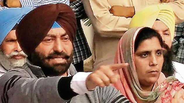 Leader of opposition Sukhpal Khaira at a press conference; 13 of 20 party MLAs were with him. (HT photo) Leader of opposition Sukhpal Khaira at a press conference; 13 of 20 party MLAs were with him. (HT photo)