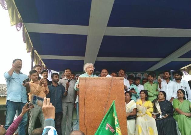 RJD chief Lalu Prasad addressing a gathering at Hajipur in north Bihar on Wednesday. (HT photo) RJD chief Lalu Prasad addressing a gathering at Hajipur in north Bihar on Wednesday. (HT photo)