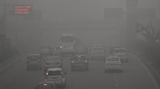 On Wednesday, Delhi air quality hit 463, which is worse than what it was a day after Diwali in October when the AQI had touched 403. (Sanchit Khanna / HT Photo) On Wednesday, Delhi air quality hit 463, which is worse than what it was a day after Diwali in October when the AQI had touched 403. (Sanchit Khanna / HT Photo)