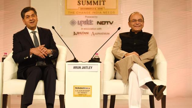 Finance minister Arun Jaitley in conversation with journalist Vikram Chandra last year. (Virendra Singh Gosain/HT PHOTO)