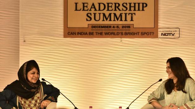 Jammu and Kashmir chief minister Mehbooba Mufti with Sonia Singh, editorial director of NDTV, at HTLS 2015. (Hindustan Times)