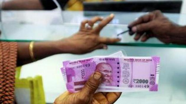 A woman holds Rs 2000 notes as she has her finger marked with indelible ink after exchanging 500 and 1000-rupee banknotes. (AFP File Photo/Representative image) A woman holds Rs 2000 notes as she has her finger marked with indelible ink after exchanging 500 and 1000-rupee banknotes. (AFP File Photo/Representative image)
