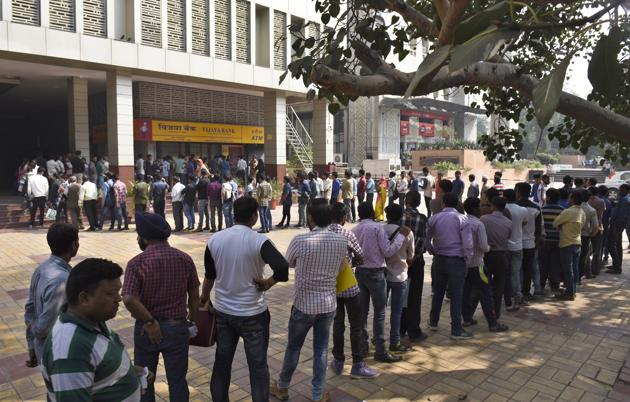 People queue up outside a bank at Connaught Place in New Delhi to withdraw or deposit their money as the Rs 1000 and 500 (old) notes were withdrawn by the government, on Sunday, November 13, 2016.(Sushil Kumar/HT PHOTO)