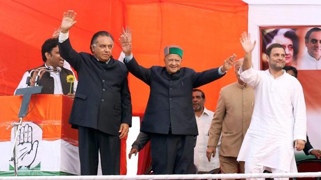 Congress vice-president Rahul Ghandhi with Himachal Pradesh CM Virbhadra Singh waves to a crowd at an election rally at Nagrota in Kangra.(PTI FILE)