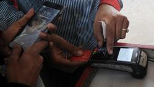 The government wants to rationalise the merchant discount rate, the fee charged from a merchant by a bank for providing debit and credit card services, and cap it on debit cards. (Sunil Ghosh /HT Photo) The government wants to rationalise the merchant discount rate, the fee charged from a merchant by a bank for providing debit and credit card services, and cap it on debit cards. (Sunil Ghosh /HT Photo)