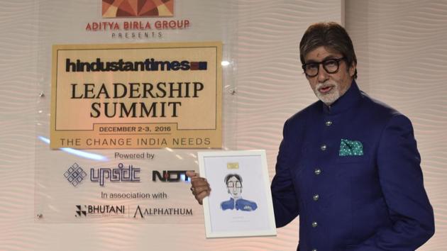 Amitabh Bachchan accepts a sketch of him at HTLS 2016. (Gurinder Osan/HT PHOTO)
