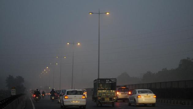 Air pollution in the National Capital Region hit 70 times the World Health Organisation’s safe level on Wednesday, prompting doctors to issue a public health emergency. (Parveen Kumar/HT Photo) Air pollution in the National Capital Region hit 70 times the World Health Organisation’s safe level on Wednesday, prompting doctors to issue a public health emergency. (Parveen Kumar/HT Photo)