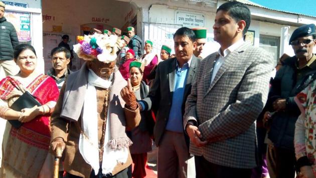 India’s first voter Shyam Saran Negi (100) after casting his vote at Kalpa in Kinnaur district on Thursday. (HT Photo)