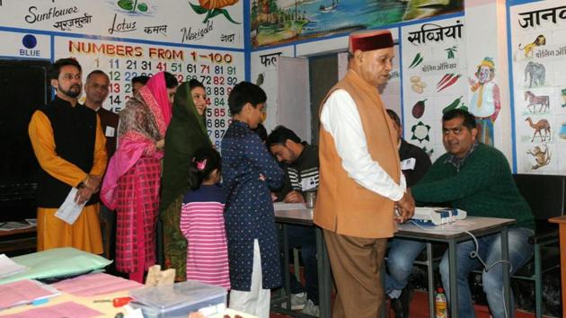 BJP’s Prem Kumar Dhumal casting his vote during the Himachal elections at Samirpur near Hamirpur on Thursday. (Anil Dayal/HT) BJP’s Prem Kumar Dhumal casting his vote during the Himachal elections at Samirpur near Hamirpur on Thursday. (Anil Dayal/HT)