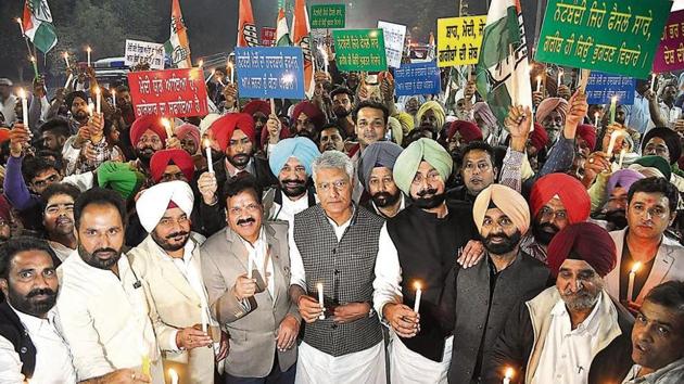 Punjab Congress president Sunil Jakhar (centre) along with other leaders during a candle march at Phase 8, Mohali, on Wednesday. (HT Photo) Punjab Congress president Sunil Jakhar (centre) along with other leaders during a candle march at Phase 8, Mohali, on Wednesday. (HT Photo)