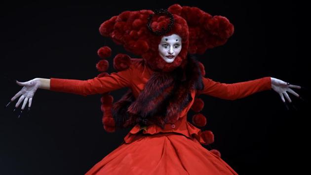 Presumably playing the ‘Queen of Hearts,’ a model is seen acting her part during Hu Sheguang’s show at the China Fashion Week. (Wang Zhao / AFP) Presumably playing the ‘Queen of Hearts,’ a model is seen acting her part during Hu Sheguang’s show at the China Fashion Week. (Wang Zhao / AFP)