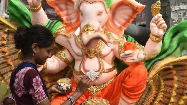An artist works on an idol of Hindu God Ganesha ahead of Ganesh Chaturthi at a workshop, in New Delhi on August 11. (Burhaan Kinu/HT PHOTO) An artist works on an idol of Hindu God Ganesha ahead of Ganesh Chaturthi at a workshop, in New Delhi on August 11. (Burhaan Kinu/HT PHOTO)