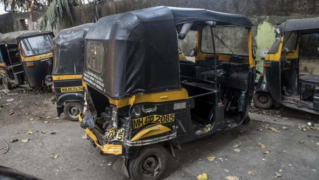 The Malvani Marve Road, where a speeding tempo crashed into four children and then crashed into an auto-rickshaw. (Satish Bate/HT Photo) The Malvani Marve Road, where a speeding tempo crashed into four children and then crashed into an auto-rickshaw. (Satish Bate/HT Photo)
