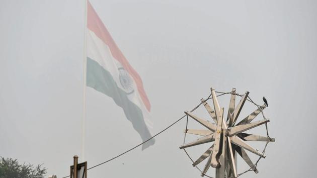 View of the steel 'Charkha’', installed at Rajiv Chowk, enveloped by heavy smog in New Delhi on Wednesday.(PTI Photo) View of the steel 'Charkha’', installed at Rajiv Chowk, enveloped by heavy smog in New Delhi on Wednesday.(PTI Photo)