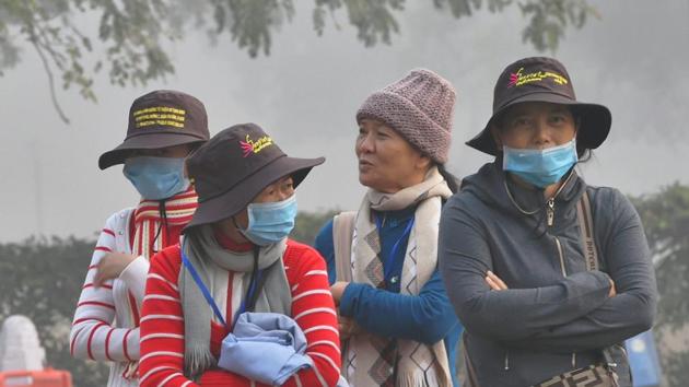 Tourists wear masks to protect themselves from heavy smog and air pollution in New Delhi on Thursday. (PTI) Tourists wear masks to protect themselves from heavy smog and air pollution in New Delhi on Thursday. (PTI)