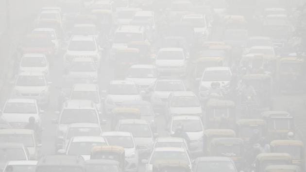 Vehicles drive through heavy smog in Delhi on November 8.(REUTERS)