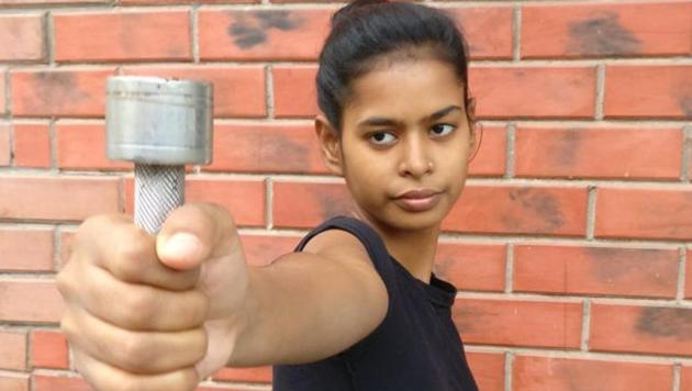 Sapna Kumari doing dry practice with a dumbbell to polish her shooting skills. (HT Photo) Sapna Kumari doing dry practice with a dumbbell to polish her shooting skills. (HT Photo)