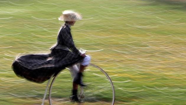 A woman paints a victorian picture riding her penny farthing bicycle before the annual penny farthing race in Prague, Czech Republic on November 4, 2017. (David W Cerny / REUTERS) A woman paints a victorian picture riding her penny farthing bicycle before the annual penny farthing race in Prague, Czech Republic on November 4, 2017. (David W Cerny / REUTERS)