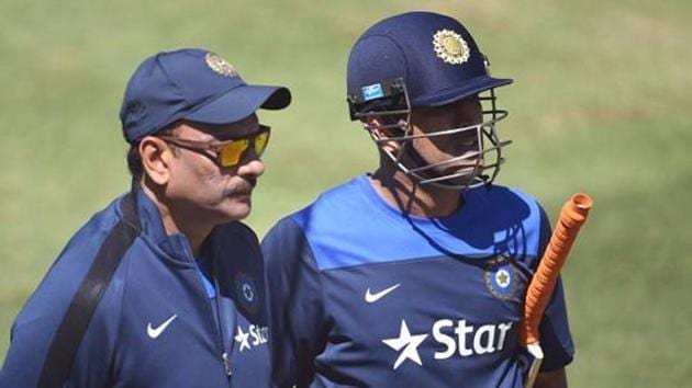 Ravi Shastri has lashed out at MS Dhoni’s critics, saying that there are a lot of jealous people who want the former Indian skipper out of the Indian cricket team.(AFP/Getty Images)