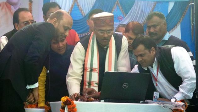 Chief minister Trivendra Singh Rawat launches the service at Pauri district hospital in Garhwal on Friday. (HT Photo) Chief minister Trivendra Singh Rawat launches the service at Pauri district hospital in Garhwal on Friday. (HT Photo)