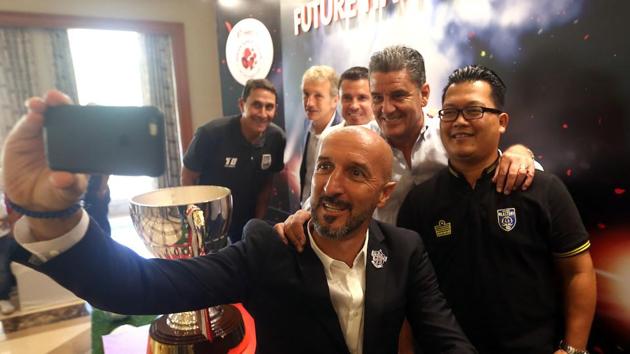 Mumbai City FC coach Alexandre Guimaraes, Bengaluru FC coach Albert Roca, FC Goa coach Sergio Lobera, Chennaiyin FC coach John Gregory, FC Pune City coach Ranko Popovic and Kerala Blasters assistant coach Thangboi Singto pose for a selfie. ATK are the defending ISL champions.  (ISL / SPORTZPICS) 