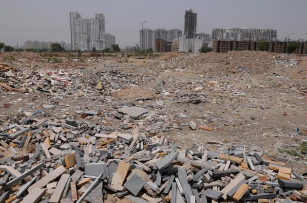 Construction and demolition waste dumped in Gurgaon’s Sector 62. (Parveen Kumar/HT PHOTO) Construction and demolition waste dumped in Gurgaon’s Sector 62. (Parveen Kumar/HT PHOTO)
