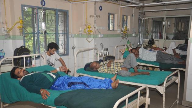 Patients at Govt Doon Medical College Hospital in Dehradun on Friday.(Vinay Santosh Kumar/HT Photo)