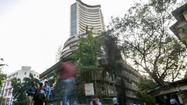 Brokers said sentiment dampened largely in tandem with a weak trend at other Asian markets following overnight weakness at Wall Street. (HT File Photo) Brokers said sentiment dampened largely in tandem with a weak trend at other Asian markets following overnight weakness at Wall Street. (HT File Photo)