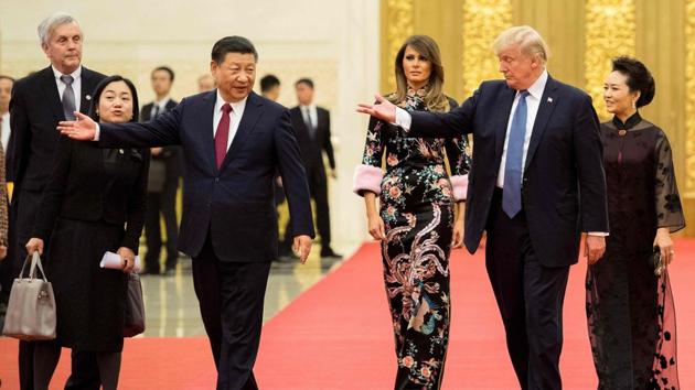 US President Donald Trump (2nd R) gestures toward China's President Xi Jinping (3rd L), as US First Lady Melania Trump (C) and Xi's wife Peng Liyuan (R) look on, the Great Hall of the People in Beijing on November 9, 2017. Trump urged Xi Jinping to work hard and act fast to help resolve the North Korean nuclear crisis during talks onThursday, warning that "time is quickly running out". (Jim Watson / AFP) US President Donald Trump (2nd R) gestures toward China's President Xi Jinping (3rd L), as US First Lady Melania Trump (C) and Xi's wife Peng Liyuan (R) look on, the Great Hall of the People in Beijing on November 9, 2017. Trump urged Xi Jinping to work hard and act fast to help resolve the North Korean nuclear crisis during talks onThursday, warning that "time is quickly running out". (Jim Watson / AFP)