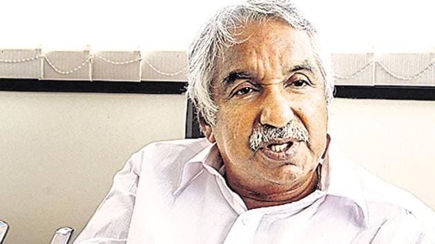 Former Kerala chief minister and veteran Congress leader Oommen Chandy is indicted in a solar scam by a judicial commission.(HT File Photo)