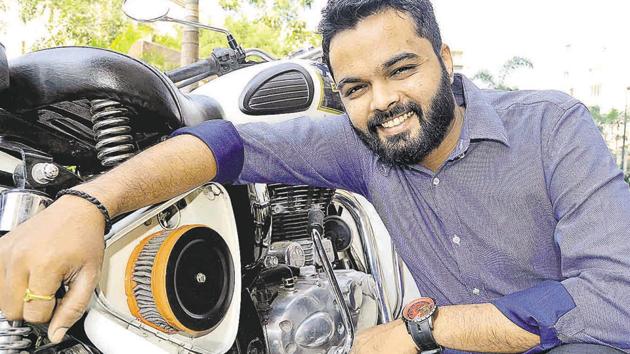 Mayur Patil’s Yamaha RX100 giving poor mileage got him to seek a solution, and resulted in him developing an air filter that works on negative ions to better mileage. With Royal Enfield being approached to test these filters, Mayur’s creation gets a promising start.(RAVINDRA JOSHI/HT Photo) Mayur Patil’s Yamaha RX100 giving poor mileage got him to seek a solution, and resulted in him developing an air filter that works on negative ions to better mileage. With Royal Enfield being approached to test these filters, Mayur’s creation gets a promising start.(RAVINDRA JOSHI/HT Photo)