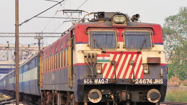 Zonal ‘rivalries’ in Indian Railways are allegedly leading to delay in services as various zones deliberately halt trains plying under other zones to record best on-time performance.(HT photo)