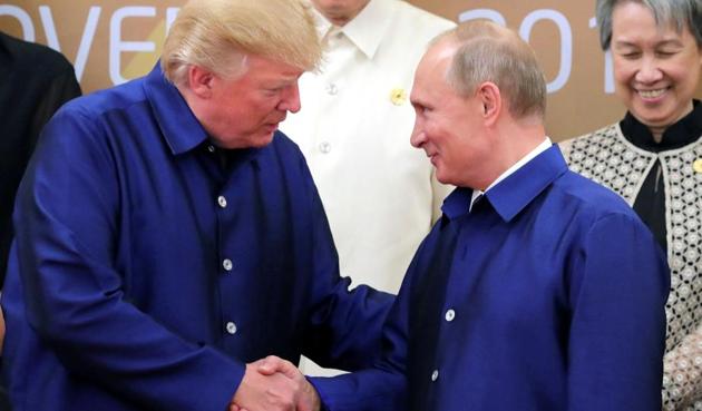 US President Donald Trump and Russian President Vladimir Putin shake hands as they take part in a family photo at the APEC summit in Danang, Vietnam November 10, 2017. (REUTERS) US President Donald Trump and Russian President Vladimir Putin shake hands as they take part in a family photo at the APEC summit in Danang, Vietnam November 10, 2017. (REUTERS)