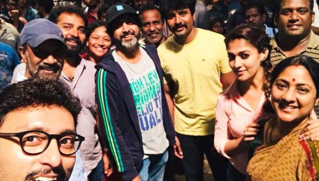 Sivakarthikeyan, Nayanthara, RJ Balaji, Rohini and others from the sets of Velaikkaran. Sivakarthikeyan, Nayanthara, RJ Balaji, Rohini and others from the sets of Velaikkaran.