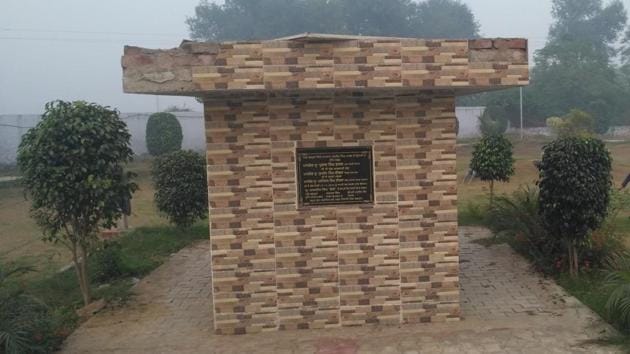 The plinth on which the statue of Maharaja Ranjit Singh was to be installed at a park in Badrukhan village of Sangrur district. The Maharaja’s birth anniversary falls on November 13.(HT Photo)