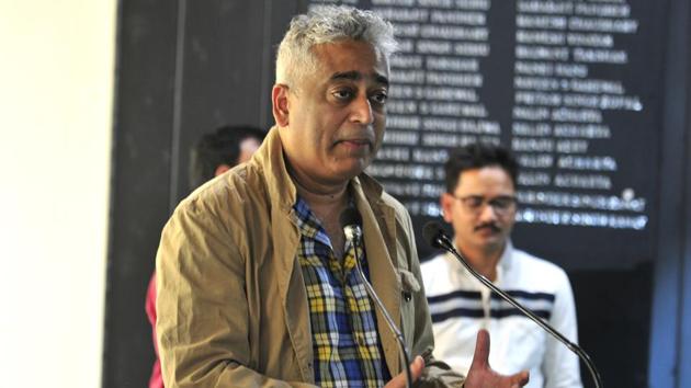 Rajdeep Sardesai speaking at the Chandigarh Press Club on Sunday. (HT Photo) Rajdeep Sardesai speaking at the Chandigarh Press Club on Sunday. (HT Photo)