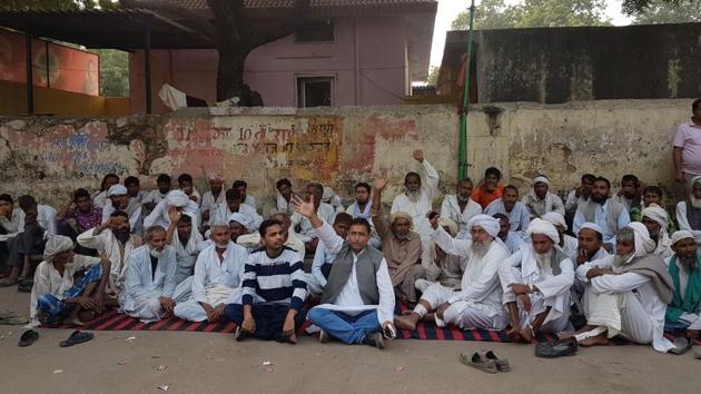 People stage a demonstration against the alleged murder of Umar Mohammed by suspected cow vigilantes in Rajasthan’s Alwar.(HT Photo)