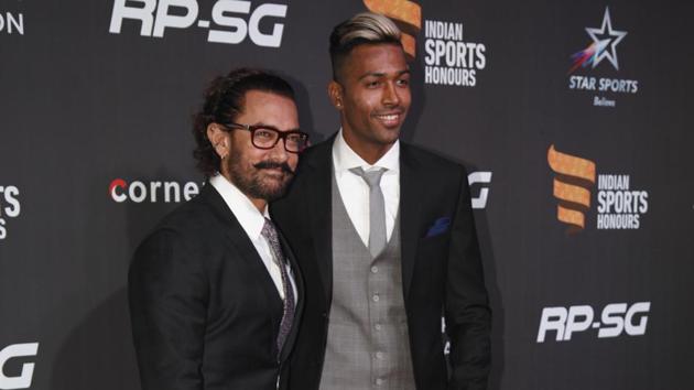 Indian cricket team all-rounder Hardik Pandya with Dangal hero Aamir Khan. (HT Photo)