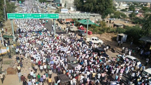The recent protest by the Jat community over Virmaram’s death in Barmer.(HT File Photo) The recent protest by the Jat community over Virmaram’s death in Barmer.(HT File Photo)