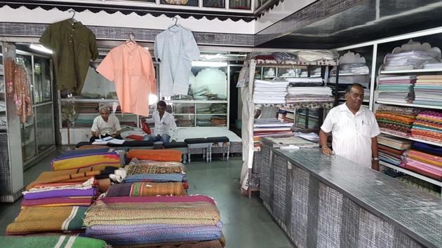 There are around 164 khadi organisations in the state with the annual turnover of Rs 125 crore.(A.H.ZAIDI/HT PHOTO)
