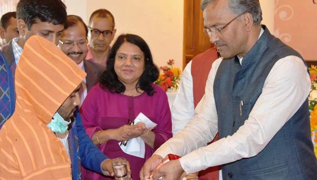 Chief minister Trivendra Singh Rawat gives medicine to a TB patient in Dehradun on Sunday. (HT Photo) Chief minister Trivendra Singh Rawat gives medicine to a TB patient in Dehradun on Sunday. (HT Photo)