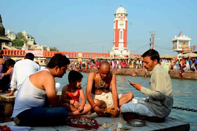 More than 2500 teerth purohits perform religious rituals in Haridwar. (Rameshwar Gaur/HT Photo) More than 2500 teerth purohits perform religious rituals in Haridwar. (Rameshwar Gaur/HT Photo)