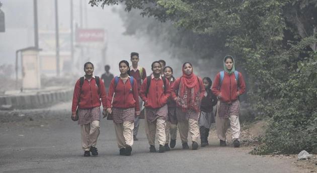 Delhi’s schools reopened on Monday after remaining closed for four days due to pollution. (Sanchit Khanna / HT Photo) Delhi’s schools reopened on Monday after remaining closed for four days due to pollution. (Sanchit Khanna / HT Photo)